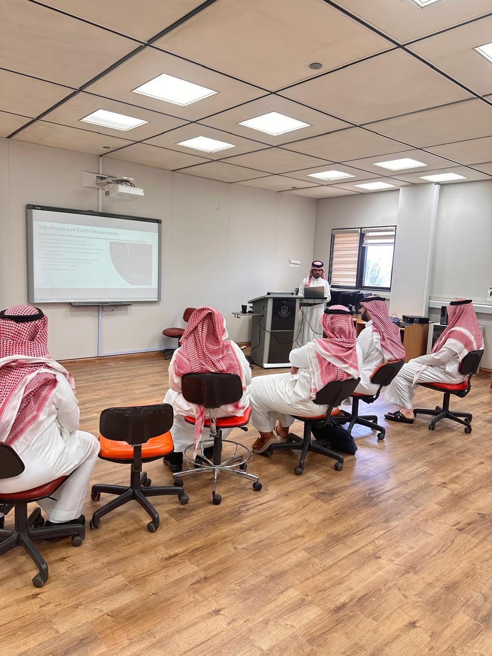 استخدام الأقمار الصناعية
